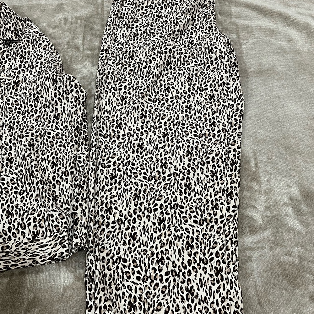 APT. 9 Leopard Print pajamas set. Size medium